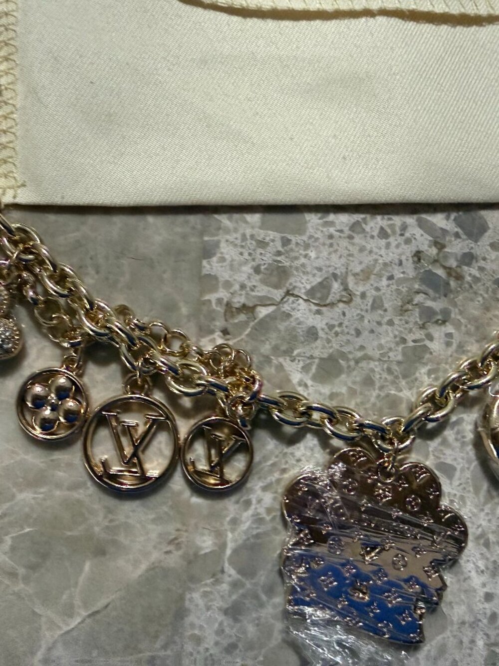 RARE and Stunning BNNU ZODIAC FASHION BAG CHARM! Comes with Dustbag and LV BOX! - Picture 2 of 5